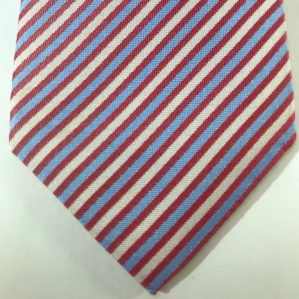 HUGO BOSS 100% silk designer luxury tie. Made in Italy.